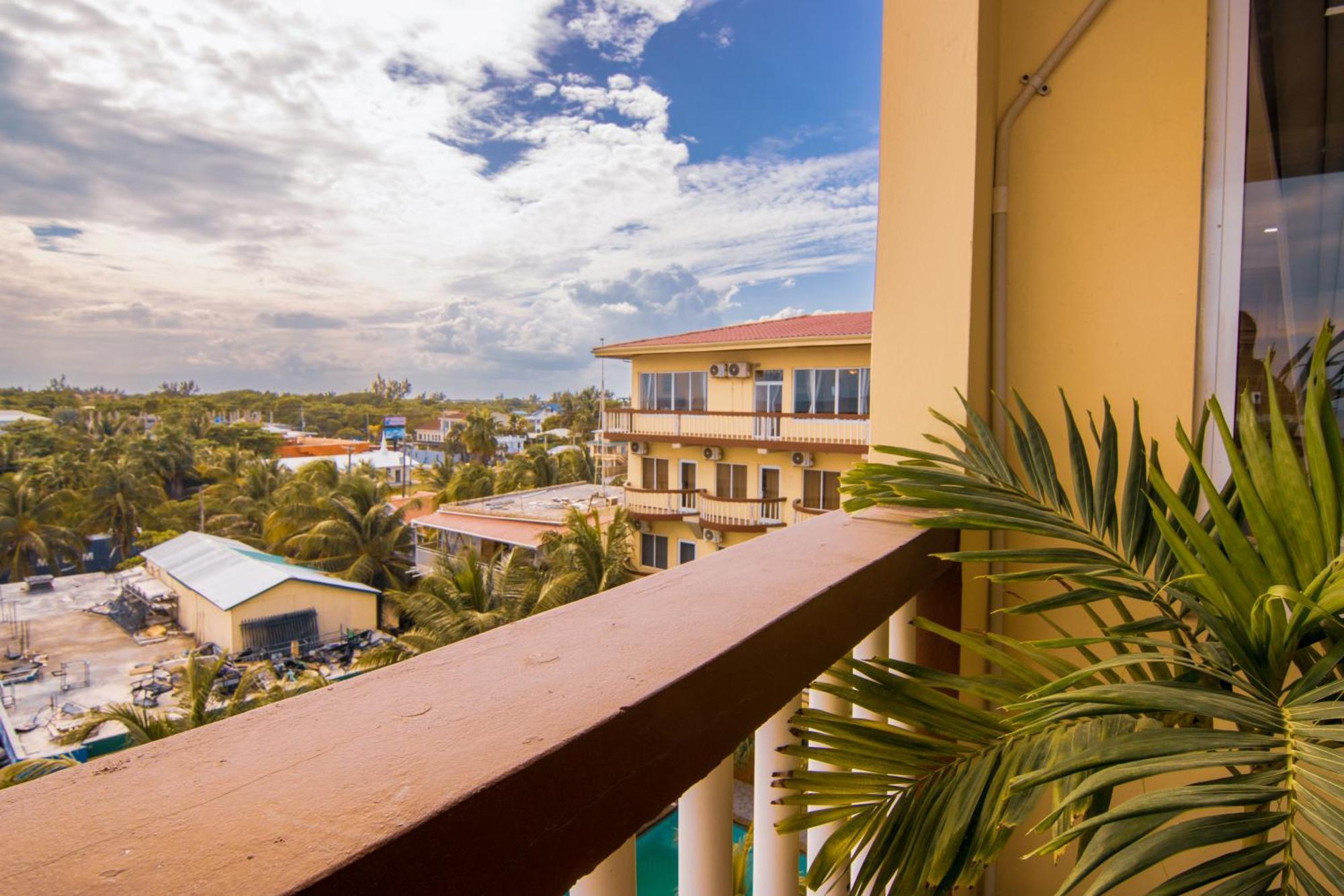 Tropical Palace Hotel San Pedro  Exterior photo